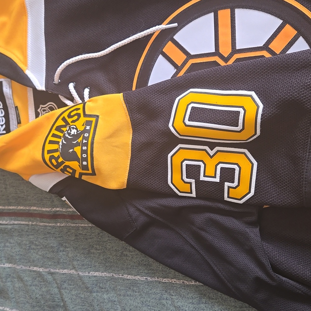 Boston Bruins Jersey #30 Tim Thomas - Picture 2 of 6